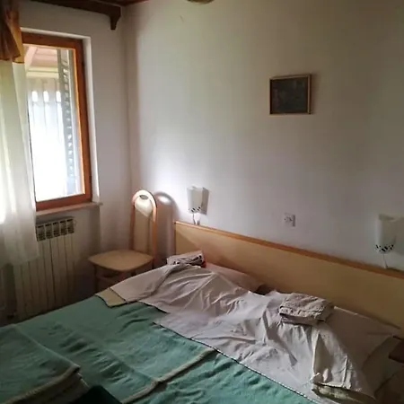 Oda ve Kahvaltı / Sobe Solar - *